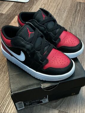 Nike Kids Low Top Sneakers - Black/Red/White